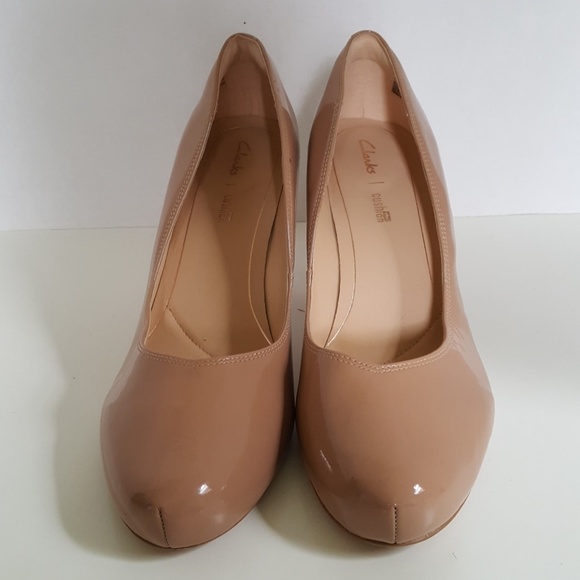 clarks pumps beige